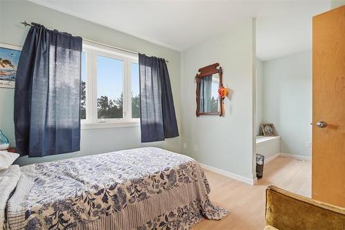107 Hazel Ave, St Andrews, MB - Indoor Photo Showing Bedroom