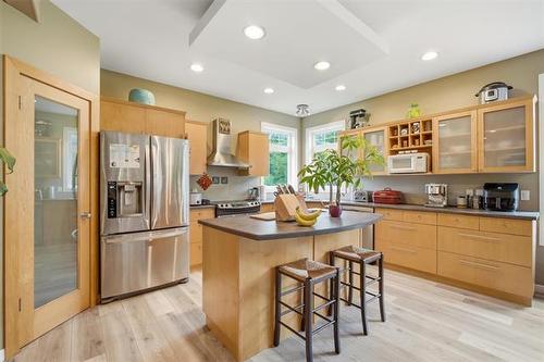 107 Hazel Ave, St Andrews, MB - Indoor Photo Showing Kitchen