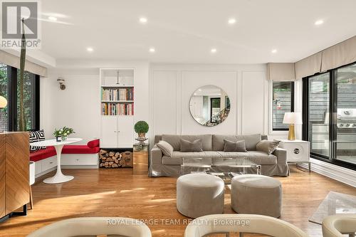 120 Riverdale Avenue, Ottawa, ON - Indoor Photo Showing Living Room