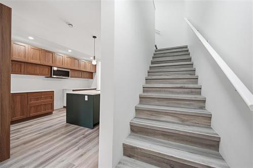 369 Berry St, Winnipeg, MB - Indoor Photo Showing Other Room