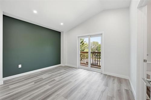 369 Berry St, Winnipeg, MB - Indoor Photo Showing Other Room