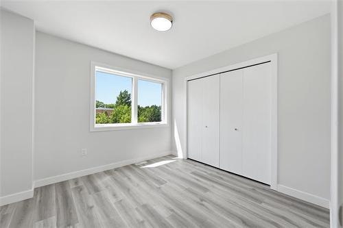 369 Berry St, Winnipeg, MB - Indoor Photo Showing Other Room