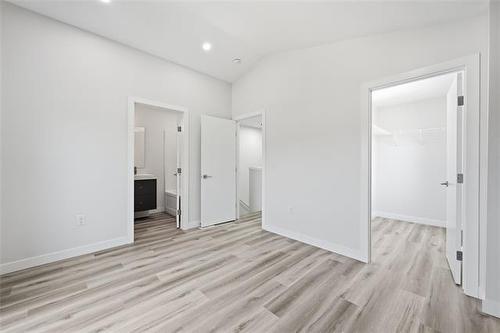 369 Berry St, Winnipeg, MB - Indoor Photo Showing Other Room