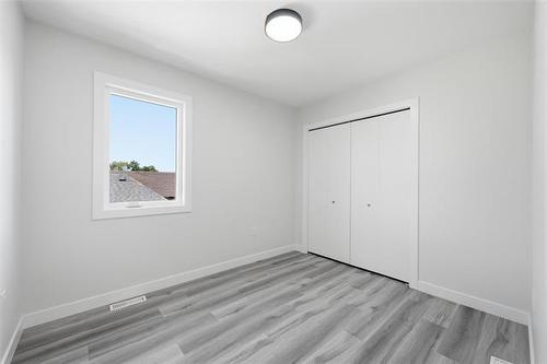 369 Berry St, Winnipeg, MB - Indoor Photo Showing Other Room
