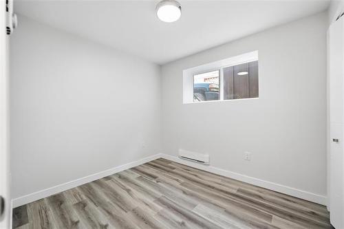 369 Berry St, Winnipeg, MB - Indoor Photo Showing Other Room