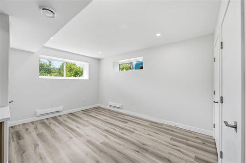 369 Berry St, Winnipeg, MB - Indoor Photo Showing Other Room