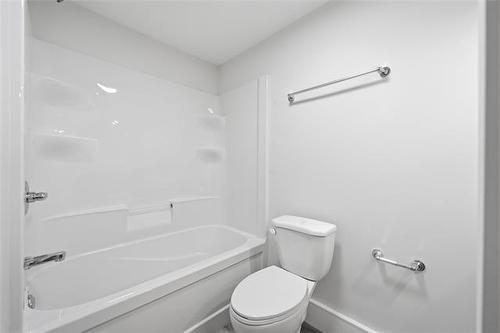 369 Berry St, Winnipeg, MB - Indoor Photo Showing Bathroom