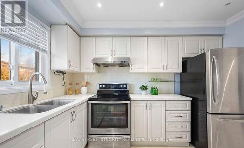 22 Dunbar Crescent, Markham, ON - Indoor Photo Showing Kitchen With Double Sink