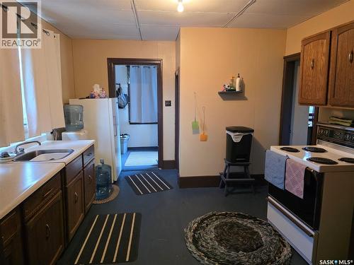 460 Mistusinne Crescent, Mistusinne, SK - Indoor Photo Showing Kitchen
