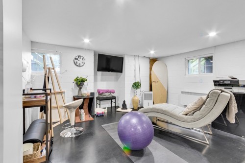 Salle familiale - 29 Av. Turcot, Saint-Sauveur, QC - Indoor