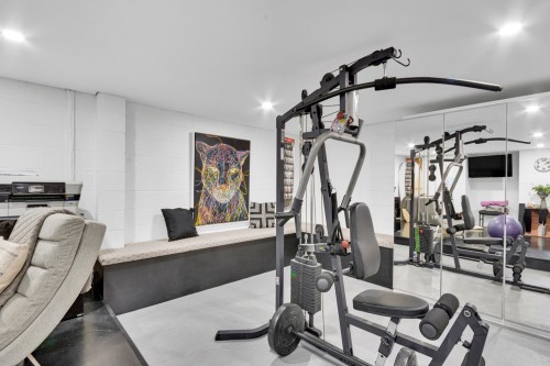 Salle familiale - 29 Av. Turcot, Saint-Sauveur, QC - Indoor Photo Showing Gym Room