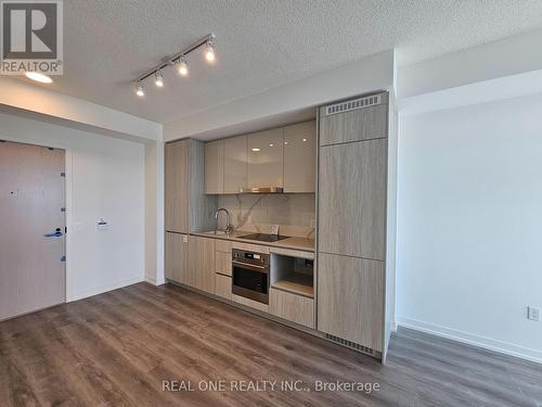 3611 - 28 Interchange Way, Vaughan, ON - Indoor Photo Showing Kitchen