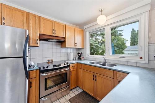 1038 Prince Rupert Ave, Winnipeg, MB - Indoor Photo Showing Kitchen With Double Sink