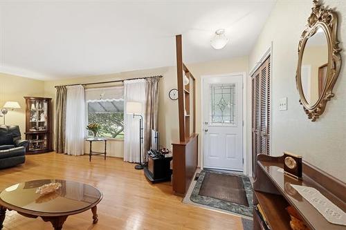 1038 Prince Rupert Ave, Winnipeg, MB - Indoor Photo Showing Living Room
