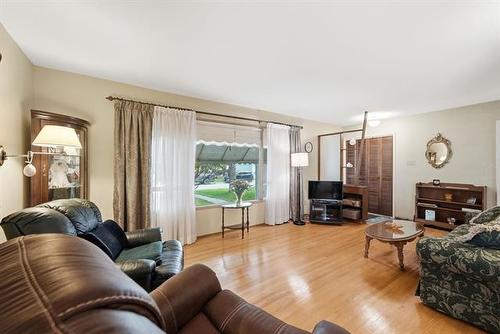 1038 Prince Rupert Ave, Winnipeg, MB - Indoor Photo Showing Living Room