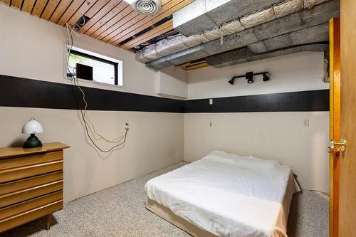 61 Verbena St, Winnipeg, MB - Indoor Photo Showing Other Room