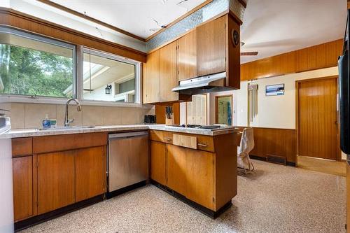61 Verbena St, Winnipeg, MB - Indoor Photo Showing Kitchen