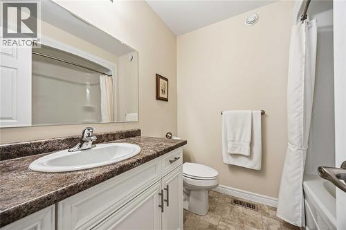 5600 Blackwell Sideroad Unit# 453, Sarnia, ON - Indoor Photo Showing Bathroom