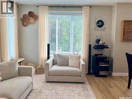 34 701 Mcintosh Street E, Swift Current, SK - Indoor Photo Showing Living Room