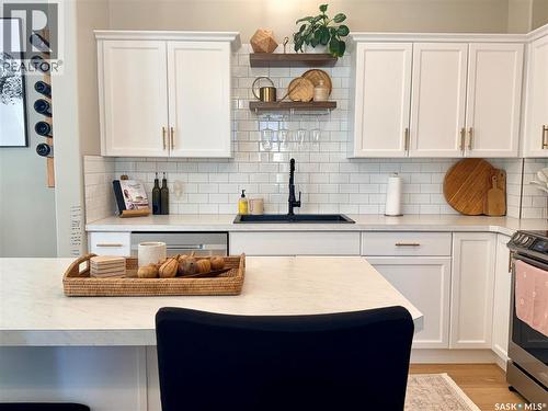 34 701 Mcintosh Street E, Swift Current, SK - Indoor Photo Showing Kitchen With Upgraded Kitchen
