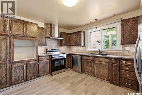 65 Rennie Place, Saskatoon, SK - Indoor Photo Showing Kitchen