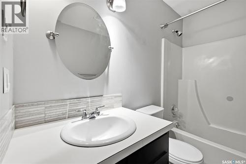 65 Rennie Place, Saskatoon, SK - Indoor Photo Showing Bathroom