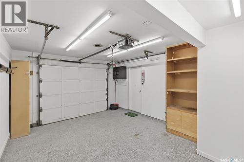 65 Rennie Place, Saskatoon, SK - Indoor Photo Showing Garage