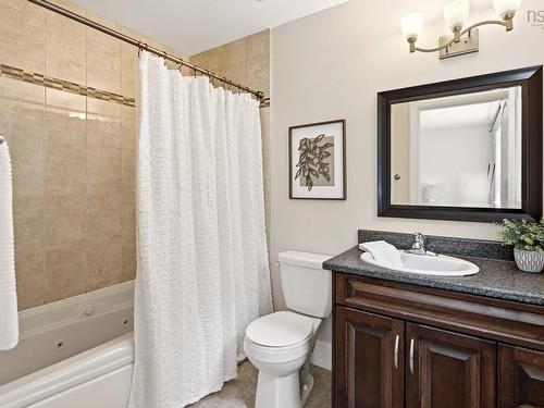 25 Four Mile Lane, Halifax, NS - Indoor Photo Showing Bathroom
