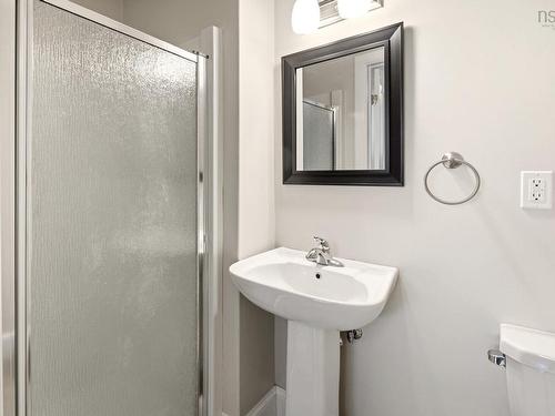 25 Four Mile Lane, Halifax, NS - Indoor Photo Showing Bathroom