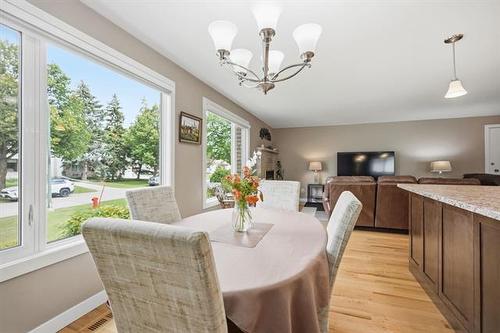 222 Stuart Ave, Winnipeg, MB - Indoor Photo Showing Dining Room