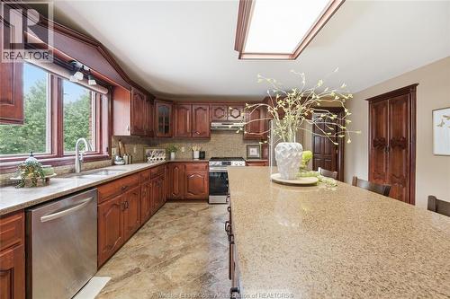 2073 Lesperance Road, Tecumseh, ON - Indoor Photo Showing Kitchen
