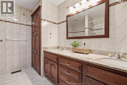 2073 Lesperance Road, Tecumseh, ON - Indoor Photo Showing Bathroom
