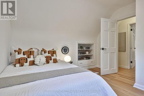 81 Yorkview Drive, Toronto, ON - Indoor Photo Showing Bedroom