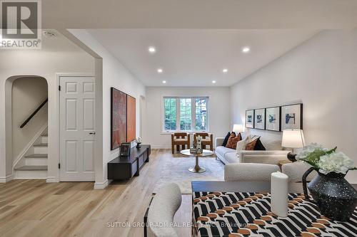 81 Yorkview Drive, Toronto, ON - Indoor Photo Showing Living Room