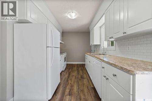 7321 Bowman Avenue, Regina, SK - Indoor Photo Showing Kitchen With Double Sink