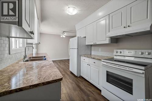 7321 Bowman Avenue, Regina, SK - Indoor Photo Showing Kitchen With Double Sink