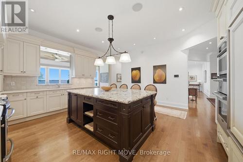 28 Maple Drive, Orillia, ON - Indoor Photo Showing Kitchen With Upgraded Kitchen