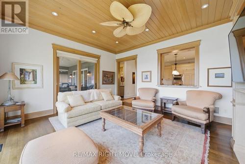 28 Maple Drive, Orillia, ON - Indoor Photo Showing Living Room