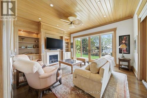 28 Maple Drive, Orillia, ON - Indoor Photo Showing Living Room With Fireplace