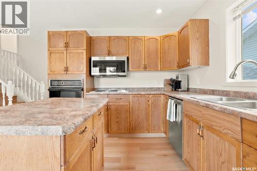 342 Haslam Crescent, Saskatoon, SK - Indoor Photo Showing Kitchen With Double Sink