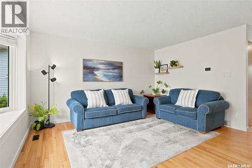 342 Haslam Crescent, Saskatoon, SK - Indoor Photo Showing Living Room