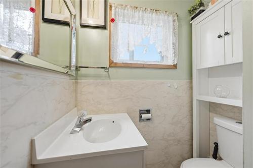 253 Hawthorne Ave, Winnipeg, MB - Indoor Photo Showing Bathroom
