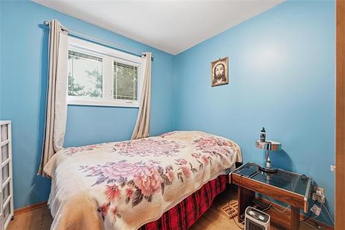253 Hawthorne Ave, Winnipeg, MB - Indoor Photo Showing Bedroom