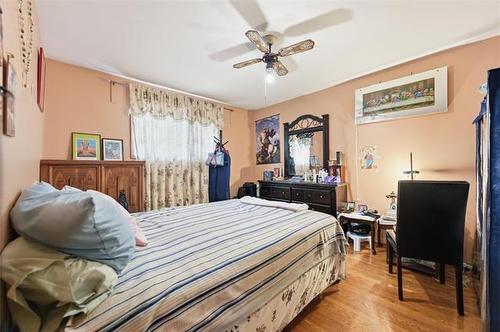 253 Hawthorne Ave, Winnipeg, MB - Indoor Photo Showing Bedroom