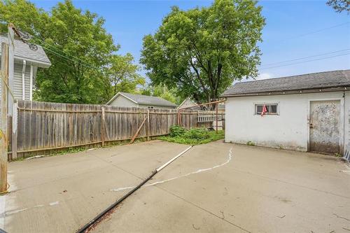 253 Hawthorne Ave, Winnipeg, MB - Outdoor With Exterior