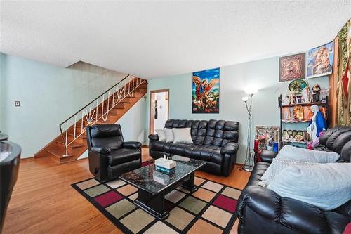 253 Hawthorne Ave, Winnipeg, MB - Indoor Photo Showing Living Room