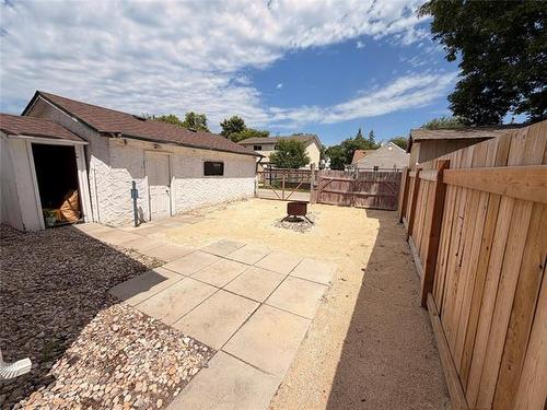 18 Dorge Dr, Winnipeg, MB - Outdoor
