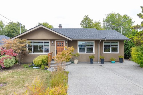 10107 Third St, Sidney, BC 