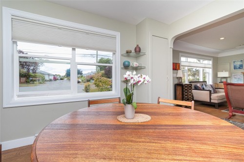 10107 Third St, Sidney, BC 