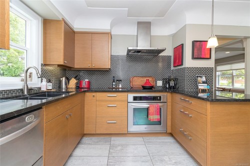 10107 Third St, Sidney, BC 